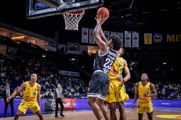 Basketball Berlin 31 12 2021 Season 2021 2022 easyCredit BBL 1 Bundesliga Alba Berlin s Oliver Würzburg Desi Rodriguez Würzburg, No 23