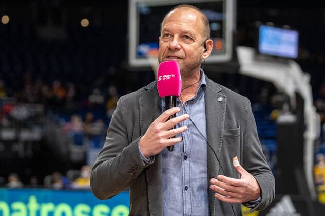 31 12 2021, Berlin, Basketball, 1 Bundesliga, easyCredit BBL, Hauptrunde, 14 Spieltag, Mercedes Benz Arena ALBA Berlin s Oliver Wuerzburg Marco Baldi, Managing Director of Alba Berlin, talks in interview ALBA Berlin s Oliver Wuerzburg