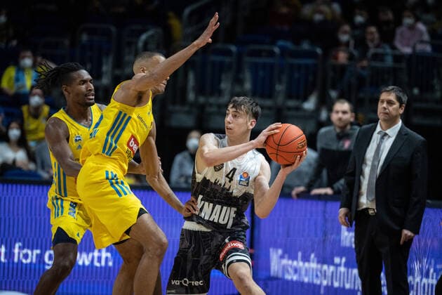 Basketball Berlin 31 12 2021 Season 2021 2022 easyCredit BBL 1 Bundesliga Alba Berlin s Oliver Würzburg Julius Böhmer Würzburg, No 04 Louis Olinde Alba Berlin, No 19 Jaleen Smith Alba Berlin, No 03