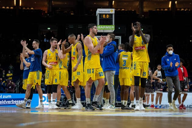 Basketball Berlin 31 12 2021 Season 2021 2022 easyCredit BBL 1 Bundesliga Alba Berlin s Oliver Würzburg Jubel Alba