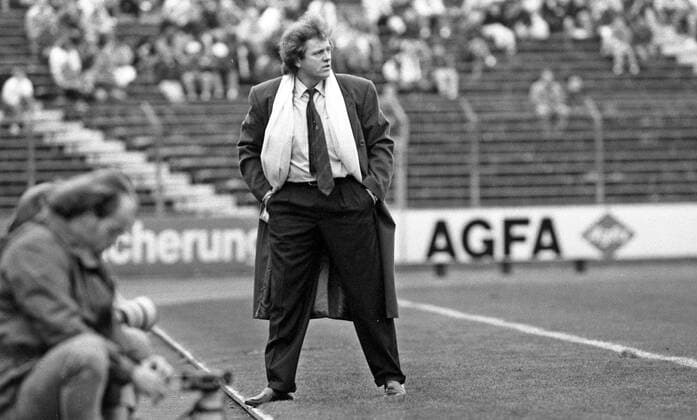 04 11 89 VfB Stuttgart Borussia Mönchengladbach Germany, Stuttgart, 04 11 1989, Football, Bundesliga, VfB Stuttgart Borussia Mönchengladbach 4 0 Arie Haan Coach VfB Stuttgart