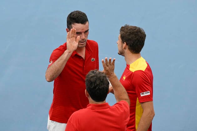 1st January 2022; Ken Rosewall Arena, Sydney, New South Wales, Australia; ATP, Tennis Herren Cup Australia, Sydney, Day 1 Chile versus Spain; Roberto Bautista Agut of Spain celebrates with teammates after defeating Cristian Garin of Chile  ActionPlus12351925 NigelxOwen