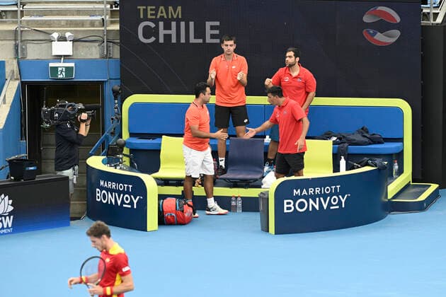 1st January 2022; Ken Rosewall Arena, Sydney, New South Wales, Australia; ATP, Tennis Herren Cup Australia, Sydney, Day 1 Chile versus Spain; Team Chile celebrate a point won by Alejandro Tabilo of Chile  ActionPlus12351868 NigelxOwen