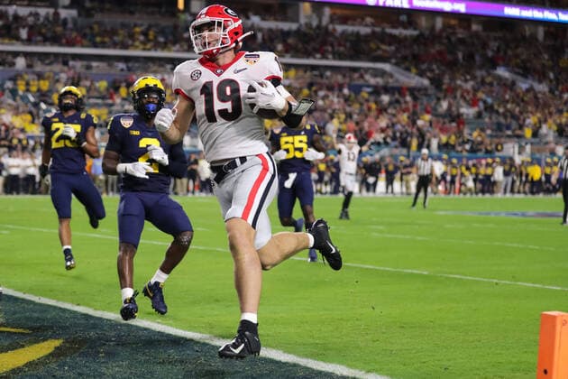 December 31, 2021: Georgia Bulldogs tight end BROCK BOWERS (19) runs for a touchdown during the 88th Capital One Orange Bowl at Hard Rock Stadium in Miami Gardens, Florida - ZUMAk149 20211231_zsp_k149_031 Copyright: xCoryxKnowltonx