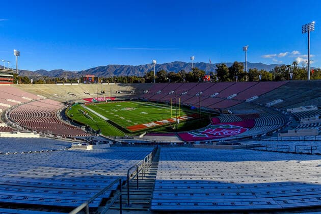 January 1, 2022 Pasadena, CA.overall view of the 108th Rose Bowl Stadium before the College football game between the Ohio State Buckeyes and the Utah Utes at the Rose Bowl on January 01, 2022 in Pasadena, California..Mandatory Photo Credit: Cal Media Pasadena USA - ZUMAcl1_ 20220101_zaf_cl1_014 Copyright: xLouisxLopezx