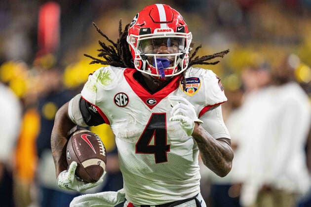 Georgia Bulldogs running back James Cook (4) scores a touchdown during the Capital One Orange Bowl NCAA, College League, USA College Football Playoff game between Georgia and Michigan on Friday December 31, 2021 at Hard Rock Stadium in Miami Gardens, FL. CSM Miami Gardens United States of America - ZUMAc04_ 20211231_zaf_c04_170 Copyright: xJacobxKupfermanx