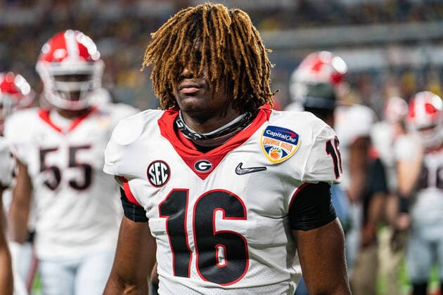 Georgia Bulldogs defensive back Lewis Cine (16) walks off the field after warm ups before the Capital One Orange Bowl NCAA, College League, USA College Football Playoff game between Georgia and Michigan on Friday December 31, 2021 at Hard Rock Stadium in Miami Gardens, FL. CSM Miami Gardens United States of America - ZUMAc04_ 20211231_zaf_c04_196 Copyright: xJacobxKupfermanx