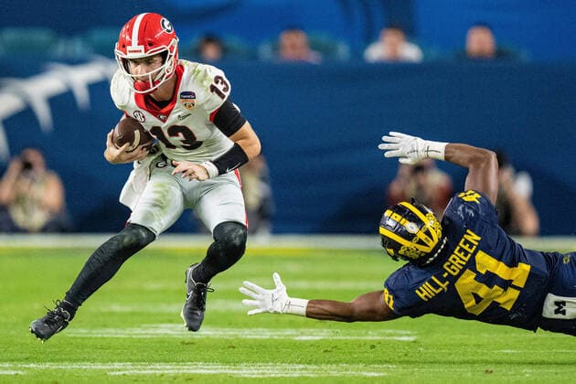 December 31, 2021, Florida, USA: Georgia Bulldogs quarterback Stetson Bennett (13) runs with the ball while pursued by Michigan Wolverines linebacker Nikhai Hill-Green (41) during the Capital One Orange Bowl NCAA, College League, USA College Football Playoff game between Georgia and Michigan on Friday at Hard Rock Stadium in Miami Gardens. Miami Gardens USA - ZUMAc04_ 20211231_zaf_c04_077 Copyright: xJacobxKupfermanx