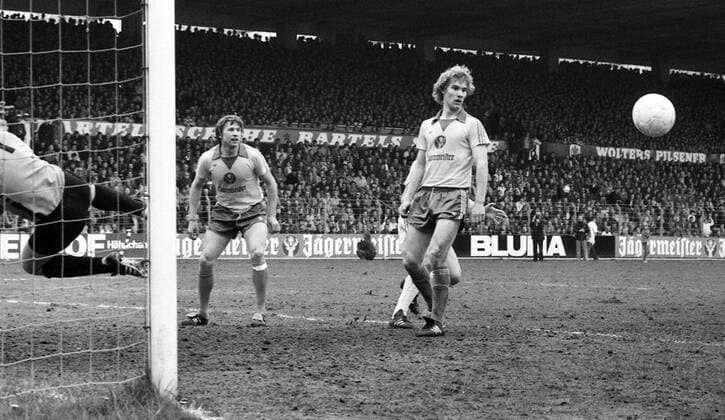 12.05.79 Eintracht Braunschweig - VfB Stuttgart Deutschland, Braunschweig, 12.05.1979, Fussball, Bundesliga, Eintracht Braunschweig - VfB Stuttgart (2:2): v.l. Franz Merkhoffer, Wolfgang Grobe (beide Eintracht Braunschweig). *** 12 05 79 Eintracht Braunschweig VfB Stuttgart Germany, Braunschweig, 12 05 1979, Football, Bundesliga, Eintracht Braunschweig VfB Stuttgart 2 2 v l Franz Merkhoffer, Wolfgang Grobe both Eintracht Braunschweig