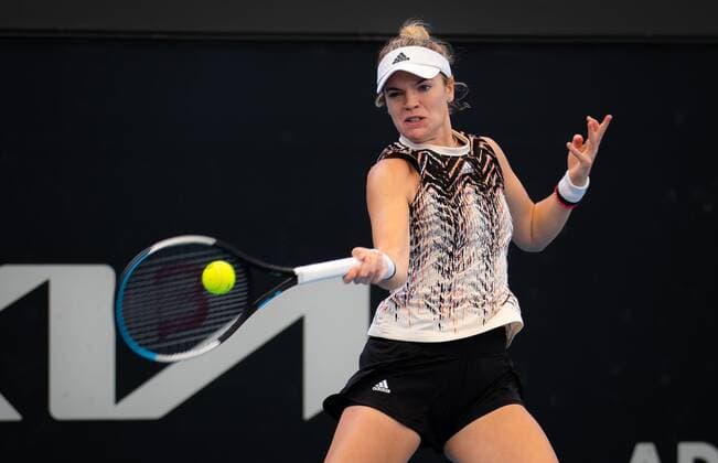 Mandatory Credit: Photo by Rob Prange Shutterstock (12683187n) Catherine McNally of the United States in action during the first qualifications round at the 2022 Adelaide International WTA, Tennis Damen 500 tennis tournament Adelaide International, Tennis, Memorial Drive Tennis Centre, Adelaide, Australia - 02 Jan 2022 Adelaide International, Tennis, Memorial Drive Tennis Centre, Adelaide, Australia - 02 Jan 2022  Copyright: xRobxPrange Shutterstockx 12683187n