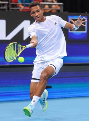 TENNIS ATP, Tennis Herren CUP, Felix Auger-Aliassime of Team Canada hits a shot during his match against Taylor Fritz of Team USA on day 2 of the ATP Cup tennis tournament at Qudos Arena in Sydney, Sunday, January 2, 2022. ( NO ARCHIVING, EDITORIAL USE ONLY, NO USE IN BOOKS WITHOUT CONSENT SYDNEY NSW AUSTRALIA  Copyright: xDAVIDxGRAYx 20220102001610282464