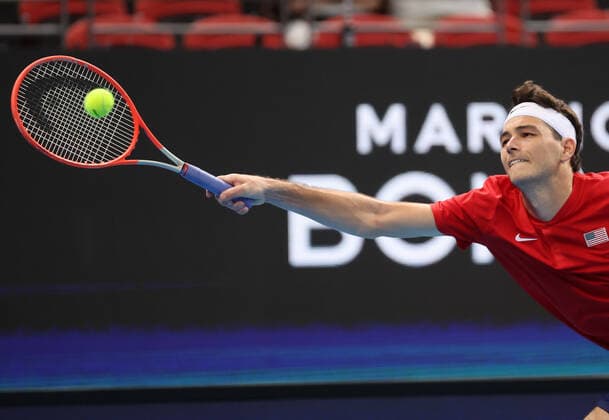 TENNIS ATP, Tennis Herren CUP, Taylor Fritz of Team USA hits a shot during his match against Felix Auger-Aliassime of Team Canada on day 2 of the ATP Cup tennis tournament at Qudos Arena in Sydney, Sunday, January 2, 2022. ( NO ARCHIVING, EDITORIAL USE ONLY, NO USE IN BOOKS WITHOUT CONSENT SYDNEY NSW AUSTRALIA  Copyright: xDAVIDxGRAYx 20220102001610283373