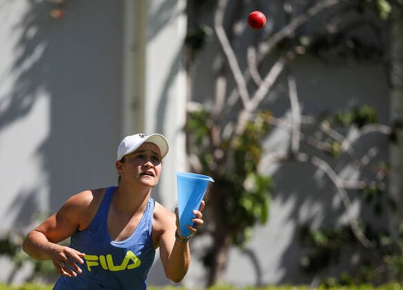 TENNIS ADELAIDE INTERNATIONAL PRACTICE, World No.1 Ash Barty during a practice session ahead of the Adelaide International tennis tournament, in Adelaide, Sunday, January 2, 2022. ( NO ARCHIVING, EDITORIAL USE ONLY, NO USE IN BOOKS WITHOUT CONSENT ADELAIDE SA AUSTRALIA  Copyright: xMATTxTURNERx 20220102001610294495