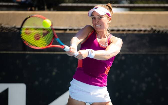 Mandatory Credit: Photo by Rob Prange Shutterstock (12683187bx) Francesca Di Lorenzo of the United States in action during the first qualifications round of the 2022 Adelaide International WTA, Tennis Damen 500 tennis tournament Adelaide International, Tennis, Memorial Drive Tennis Centre, Adelaide, Australia - 02 Jan 2022 Adelaide International, Tennis, Memorial Drive Tennis Centre, Adelaide, Australia - 02 Jan 2022  Copyright: xRobxPrange Shutterstockx 12683187bx