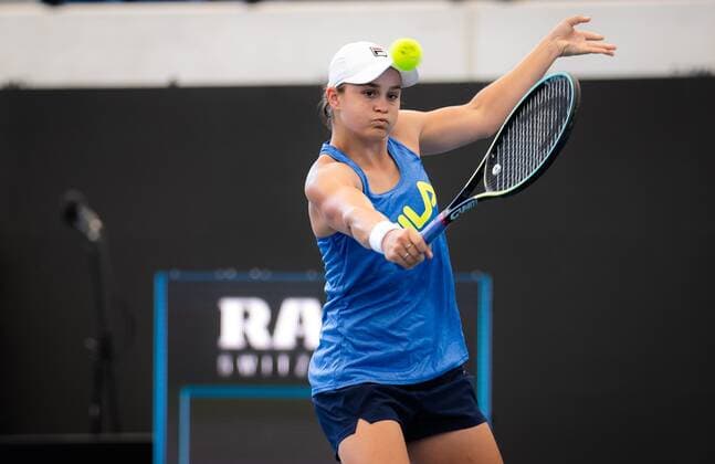 Mandatory Credit: Photo by Rob Prange Shutterstock (12683187cp) Ashleigh Barty of Australia during practice ahead of the 2022 Adelaide International WTA, Tennis Damen 500 tennis tournament Adelaide International, Tennis, Memorial Drive Tennis Centre, Adelaide, Australia - 02 Jan 2022 Adelaide International, Tennis, Memorial Drive Tennis Centre, Adelaide, Australia - 02 Jan 2022  Copyright: xRobxPrange Shutterstockx 12683187cp