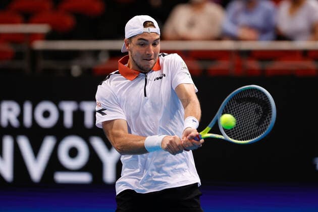 Sport Bilder des Tages Jan-Lennard Struff of Team Germany plays a shot against Daniel Evans of Team Great Britain during the ATP, Tennis Herren Cup at Qudos Bank Arena, Sydney Olympic Park Tennis Centre, Sydney, Australia on 2 January 2022. Copyright: xPeterxDovganx 30460063