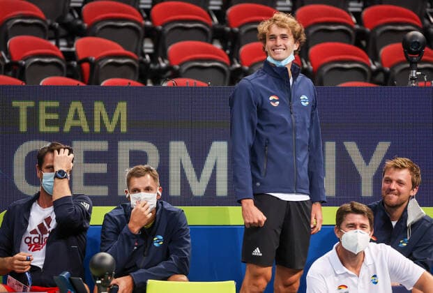 TENNIS ATP, Tennis Herren CUP, Alexander Zverev of Team Germany smiles as he stands with team mates on day 2 of the ATP Cup tennis tournament at Qudos Arena in Sydney, Sunday, January 2, 2022. ( NO ARCHIVING, EDITORIAL USE ONLY, NO USE IN BOOKS WITHOUT CONSENT SYDNEY NSW AUSTRALIA  Copyright: xDAVIDxGRAYx 20220102001610302774