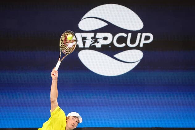 TENNIS ATP, Tennis Herren CUP, Alex De Minaur of Team Australia serves during his match against Matteo Berrettini of Team Italy on day 2 of the ATP Cup tennis tournament at Qudos Arena in Sydney, Sunday, January 2, 2022. ( NO ARCHIVING, EDITORIAL USE ONLY, NO USE IN BOOKS WITHOUT CONSENT SYDNEY NSW AUSTRALIA  Copyright: xDAVIDxGRAYx 20220102001610314909