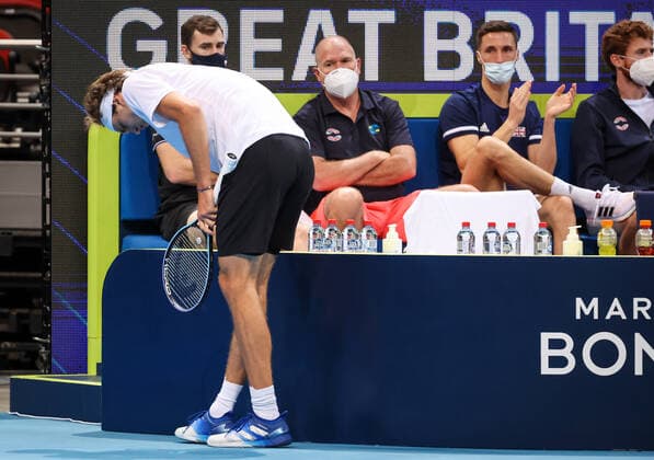 TENNIS ATP, Tennis Herren CUP, Alexander Zverev of Team Germany holds his knee after hitting a shot during his match against Cameron Norrie of Team Great Britain on day 2 of the ATP Cup tennis tournament at Qudos Arena in Sydney, Sunday, January 2, 2022. ( NO ARCHIVING, EDITORIAL USE ONLY, NO USE IN BOOKS WITHOUT CONSENT SYDNEY NSW AUSTRALIA  Copyright: xDAVIDxGRAYx 20220102001610315876