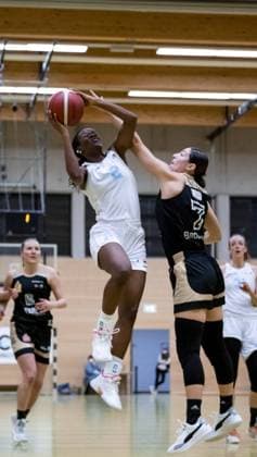 Duesseldorf, Germany, Jan. 2nd 2 Maryam Mopelade Olantunji Adepoju ( 2 Capitol Bascats ) goes for two points during the 1. Toyota Damen Basketball Bundesliga game between the Capitol Bascats Duesseldorf and Tk Hannover Luchse at Wekita Sportarena in Duesseldorf Tatjana Herzberg SPP Capitol Bascats Duesseldorf v Tk Hannover Luchse 1. Toyota Damen Basketball Bundes Game, Wekita Sportarena 