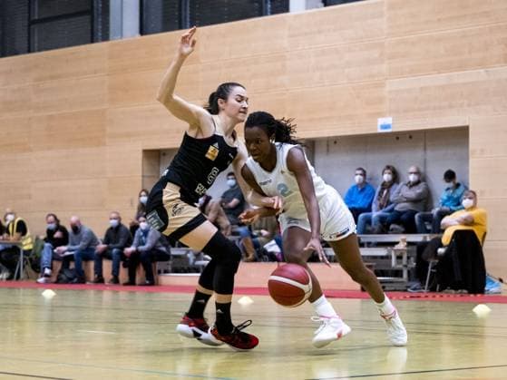 Duesseldorf, Germany, Jan. 2nd 2 Maryam Mopelade Olantunji Adepoju ( 2 Capitol Bascats ) controls the ball during the 1. Toyota Damen Basketball Bundesliga game between the Capitol Bascats Duesseldorf and Tk Hannover Luchse at Wekita Sportarena in Duesseldorf Tatjana Herzberg SPP Capitol Bascats Duesseldorf v Tk Hannover Luchse 1. Toyota Damen Basketball Bundes Game, Wekita Sportarena 