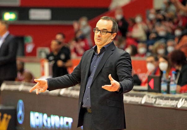 02 01 2022, xovx, Basketball 1 Bundesliga, easy Credit BBL, JobStairs Gießen 46ers Fraport Skyliners Frankfurt Headcoach Diego Ocampo Fraport Skyliners Frankfurt Gießen Sporthalle Ost Hessen Germany EN