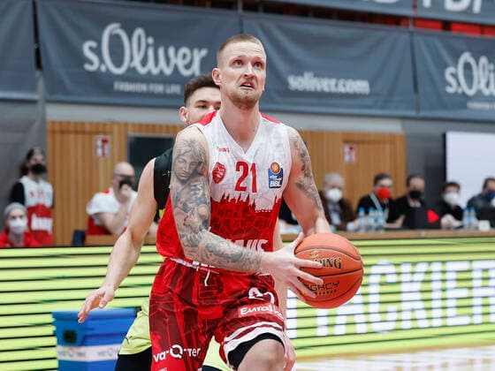 02 01 2022, Basketball, BBL, Hauptrunde, s Oliver Wuerzburg medi bayreuth, GER, Wuerzburg, tectake Arena Picture from left Kevin Wohlrath medi bayreuth and Aigars Skele s Oliver Wuerzburg Copyright: HMBxMedia xHeikoxBecker