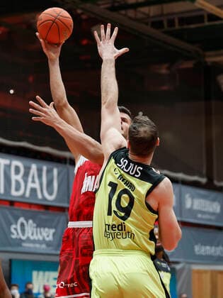 02 01 2022, Basketball, BBL, Hauptrunde, s Oliver Wuerzburg medi bayreuth, GER, Wuerzburg, tectake Arena picture from left Filip Stanic s Oliver Wuerzburg and Martynas Sajus medi bayreuth Copyright: HMBxMedia xHeikoxBecker