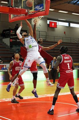 02 01 2022, xovx, Basketball 1 Bundesliga, easy Credit BBL, JobStairs Giessen 46ers Fraport Skyliners Frankfurt v l Timeric Williams Jr Giessen 46ers , Rasheed Moore Fraport Skyliners Frankfurt , Jalon Miller Giessen 46ers , Nuni Omot Giessen 46ers Giessen Sporthalle Ost Hessen Germany EN