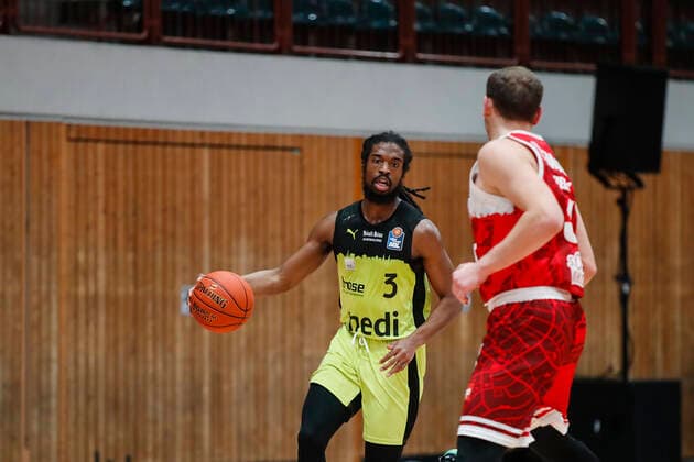 GER, Wuerzburg, tectake Arena, 02 01 2022, emspor, emonline, despor, deonline, s Oliver Wuerzburg vs Medi Bayreuth, easyCredit BBL, matchday 15 picture Marcus Thornton medi Bayreuth Copyright: HMBxMedia JulienxBecker