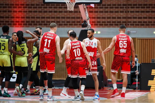 GER, Wuerzburg, tectake Arena, 02 01 2022, emspor, emonline, despor, deonline, s Oliver Wuerzburg vs Medi Bayreuth, easyCredit BBL, 15 Spieltag Picture f l Tomasz Gielo s Oliver Wuerzburg , Luciano Parodi s Oliver Wuerzburg , Cameron Hunt s Oliver Wuerzburg and Filip Stanic s Oliver Wuerzburg Copyright: HMBxMedia JulienxBecker