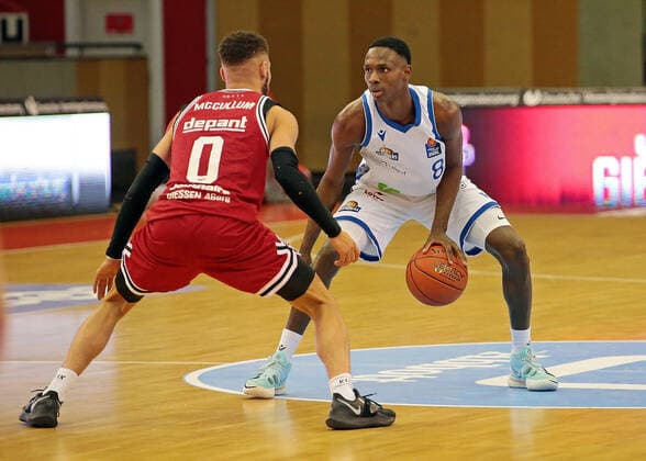 02 01 2022, xovx, Basketball 1 Bundesliga, easy Credit BBL, JobStairs Gießen 46ers Fraport Skyliners Frankfurt v l Kendale McCullum Gießen 46ers , Brancou Badio Fraport Skyliners Frankfurt Gießen Sporthalle Ost Hessen Germany DE