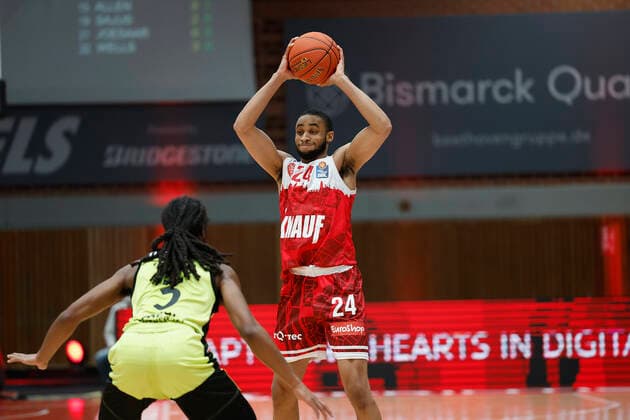 02 01 2022, Basketball, BBL, Hauptrunde, s Oliver Wuerzburg medi bayreuth, GER, Wuerzburg, tectake Arena Picture from left Marcus Thornton medi bayreuth and Cameron Hunt s Oliver Wuerzburg Copyright: HMBxMedia xHeikoxBecker