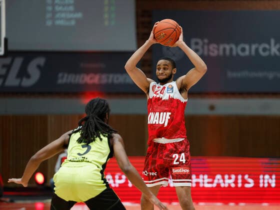 02 01 2022, Basketball, BBL, Hauptrunde, s Oliver Wuerzburg medi bayreuth, GER, Wuerzburg, tectake Arena Picture from left Marcus Thornton medi bayreuth and Cameron Hunt s Oliver Wuerzburg Copyright: HMBxMedia xHeikoxBecker