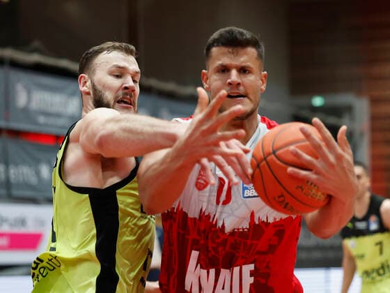 02 01 2022, Basketball, BBL, Hauptrunde, s Oliver Wuerzburg medi bayreuth, GER, Wuerzburg, tectake Arena Picture from left Martynas Sajus medi bayreuth and Filip Stanic s Oliver Wuerzburg Copyright: HMBxMedia xHeikoxBecker