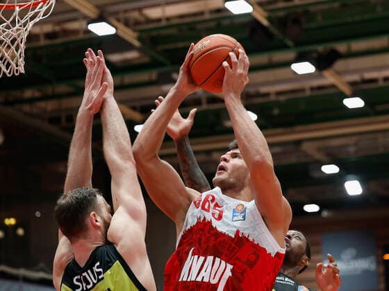 02 01 2022, Basketball, BBL, Hauptrunde, s Oliver Wuerzburg medi bayreuth, GER, Wuerzburg, tectake Arena Bild v li Martynas Sajus medi bayreuth , Filip Stanic s Oliver Wuerzburg und Sacar Anim medi bayreuth Copyright: HMBxMedia xHeikoxBecker