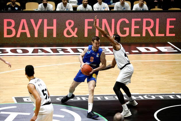 02 01 2022, easyCredit Basketball Bundesliga, BBL, 2021 2022 season, mens, Chemnitz Niners Syntainics MBC Johannes Richter, Syntainics MBC, Darion Atkins, Niners Chemnitz Chemnitz Fair Chemnitz Saxony Germany