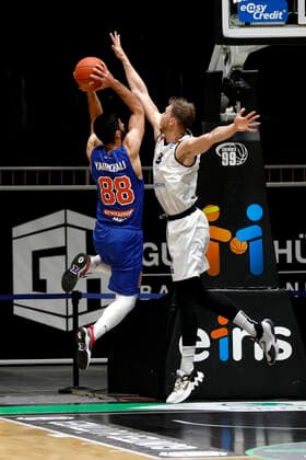 02 01 2022, easyCredit Basketball Bundesliga, BBL, 2021 2022 season, men, Chemnitz Niners Syntainics MBC Behnam Yakhchali, Syntainics MBC, Jan Niklas Wimberg, Niners Chemnitz Chemnitz Fair Chemnitz Saxony Germany