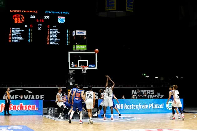 02 01 2022, easyCredit Basketball Bundesliga, BBL, 2021 2022 season, men, Chemnitz Niners Syntainics MBC Frantz Massenat, Niners Chemnitz shooting free throws Chemnitz Messe Chemnitz Sachsen Germany