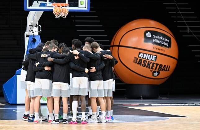 02 01 2022 Basketball Season 2021 2022 2 Bundesliga Pro A 17 Matchday Nuremberg Falcons Basketball Club NBC wiha Panthers Schwenningen Team Circle Nuremberg before the start of the game