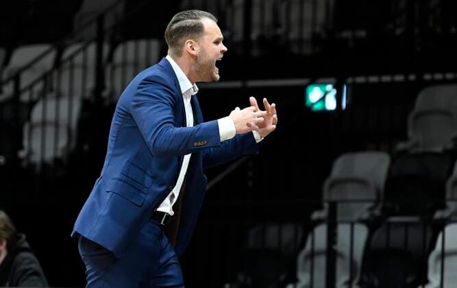 02 01 2022 Basketball Season 2021 2022 2 Bundesliga Pro A 17 Spieltag Nürnberg Falcons Basketball Club NBC wiha Panthers Schwenningen Vytautas Buzas coach head coach Nürnberg Falcons BC NBC sour dissatisfied
