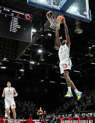 02 01 2022 Basketball Season 2021 2022 2 Bundesliga Pro A 17 Spieltag Nürnberg Falcons Basketball Club NBC wiha Panthers Schwenningen Dupree Mc Brayer 1, Nürnberg Falcons BC NBC Dunking Dunk