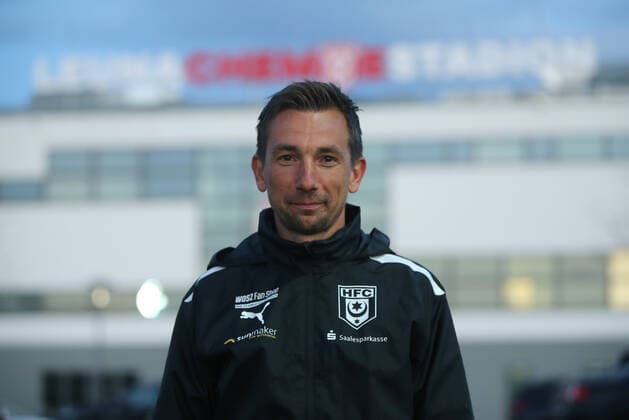 020122 Halle Saale Sport Football Hallescher FC HFC 3 Liga Men Season 2021 22 Matchday first training in the new year HFC Coach Andre Meyer Hallescher FC Daughter