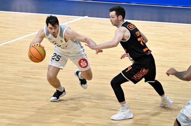 02 01 2022 Basketball Season 2021 2022 2 Bundesliga Pro A 17 Matchday Nürnberg Falcons Basketball Club NBC wiha Panthers Schwenningen Tim Köpple Koepple 25, Nürnberg Falcons BC NBC David Allan Cohn 34, wiha panthers Schwenningen