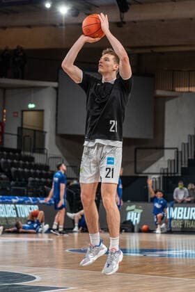 Justus Hollatz Hamburg Towers 21 Hamburg Towers vs ALBA Berlin, Basketball, Bundesliga, Hauptrunde, Spieltag 15, Saison 2021 2022, 02 01 2022 Marcel von Fehrn Hamburg Towers vs ALBA Berlin, Basketball, Bundesliga, Hauptrunde, Spieltag 15, Saison 2021 2022, 02 01 2022 Hamburg Copyright: xEibnerxPressefoto MarcelxvonxFehrnx EP_MFN