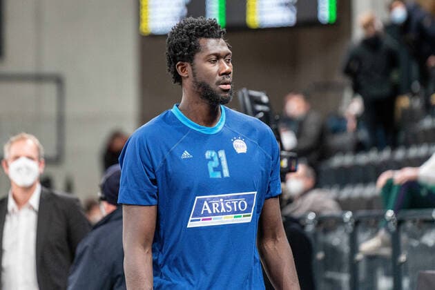 Christ Koumadje ALBA Berlin 21 Hamburg Towers vs ALBA Berlin, Basketball, Bundesliga, Hauptrunde, Spieltag 15, Saison 2021 2022, 02 01 2022 Marcel von Fehrn Hamburg Towers vs ALBA Berlin, Basketball, Bundesliga, Hauptrunde, Spieltag 15, Saison 2021 2022, 02 01 2022 Hamburg Copyright: xEibnerxPressefoto MarcelxvonxFehrnx EP_MFN