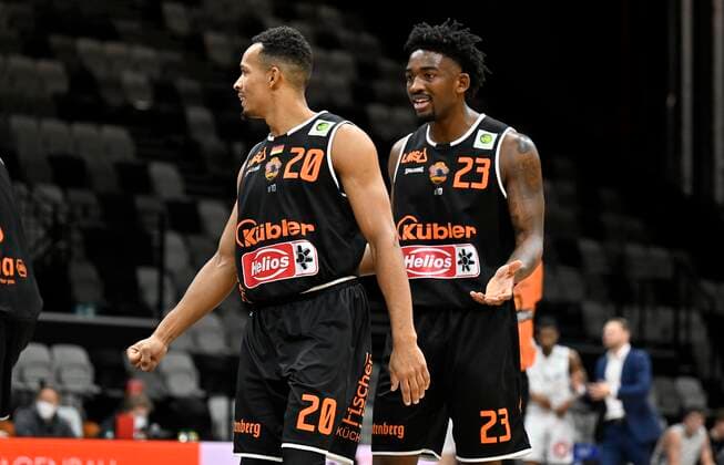 02 01 2022 Basketball Season 2021 2022 2 Bundesliga Pro A 17 Matchday Nuremberg Falcons Basketball Club NBC wiha panthers schwenningen Esosa Kelvin Okundaye 20, wiha panthers schwenningen Raiquan Leeandre Clark 23, wiha panthers schwenningen disappointed disappointment