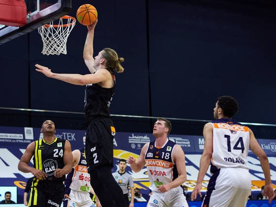 Basket shot by Elijah Strickland VfL Kirchheim Knights 02 , Jonathon Williams VfL Kirchheim Knights 24 , Till Gloger Rostock Seawolves 18 , Jordan Jamal Roland Rostock Seawolves 14 Rostock Seawolves vs VfL Kirchheim Knights, 2 Barmer Basketball Bundesliga, ProA, 2 Bundesliga, Spielzeit 2021 2022, 17 Spieltag, 02 01 2022 Rostock Seawolves vs VfL Kirchheim Knights, 2 Barmer Basketball Bundesliga, ProA, Spielzeit 2021 2022, 17 Spieltag, 02 01 2022 Rostock Copyright: xStephaniexZerbe xEibner-Pressefotox EP_SZE