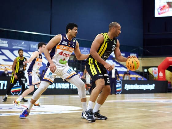 Jonathon Williams VfL Kirchheim Knights 24 , Gabriel de Oliveira Rostock Seawolves 03 Rostock Seawolves vs VfL Kirchheim Knights, 2 Barmer Basketball Bundesliga, ProA, 2 Bundesliga, Spielzeit 2021 2022, 17 Spieltag, 02 01 2022 Rostock Seawolves vs VfL Kirchheim Knights, 2 Barmer Basketball Bundesliga, ProA, Spielzeit 2021 2022, 17 Spieltag, 02 01 2022 Rostock Copyright: xStephaniexZerbe xEibner-Pressefotox EP_SZE