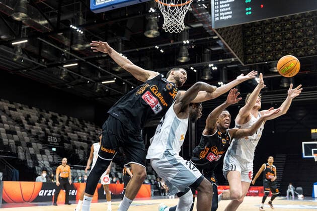 Waverly Austin wiha Panthers Schwenningen, 32 , Roland L Amour Nyama Nuernberg Falcons BC, 24 , Quatarrius Deaundrey Wilson wiha Panthers Schwenningen, 09 , Benedikt Maukner Nuernberg Falcons BC, 11 , Nuernberg Falcons BC vs wiha Panthers Schwenningen, Basketball, 2 Bundesliga Pro A, 17 Matchday, 02 01 2022 Nuernberg Falcons BC vs wiha Panthers Schwenningen, Basketball, 2 Bundesliga Pro A, 17 Matchday, 02 01 2022 Nuernberg Copyright: xEIBNER GuenerxSantemizx EP_GSZ